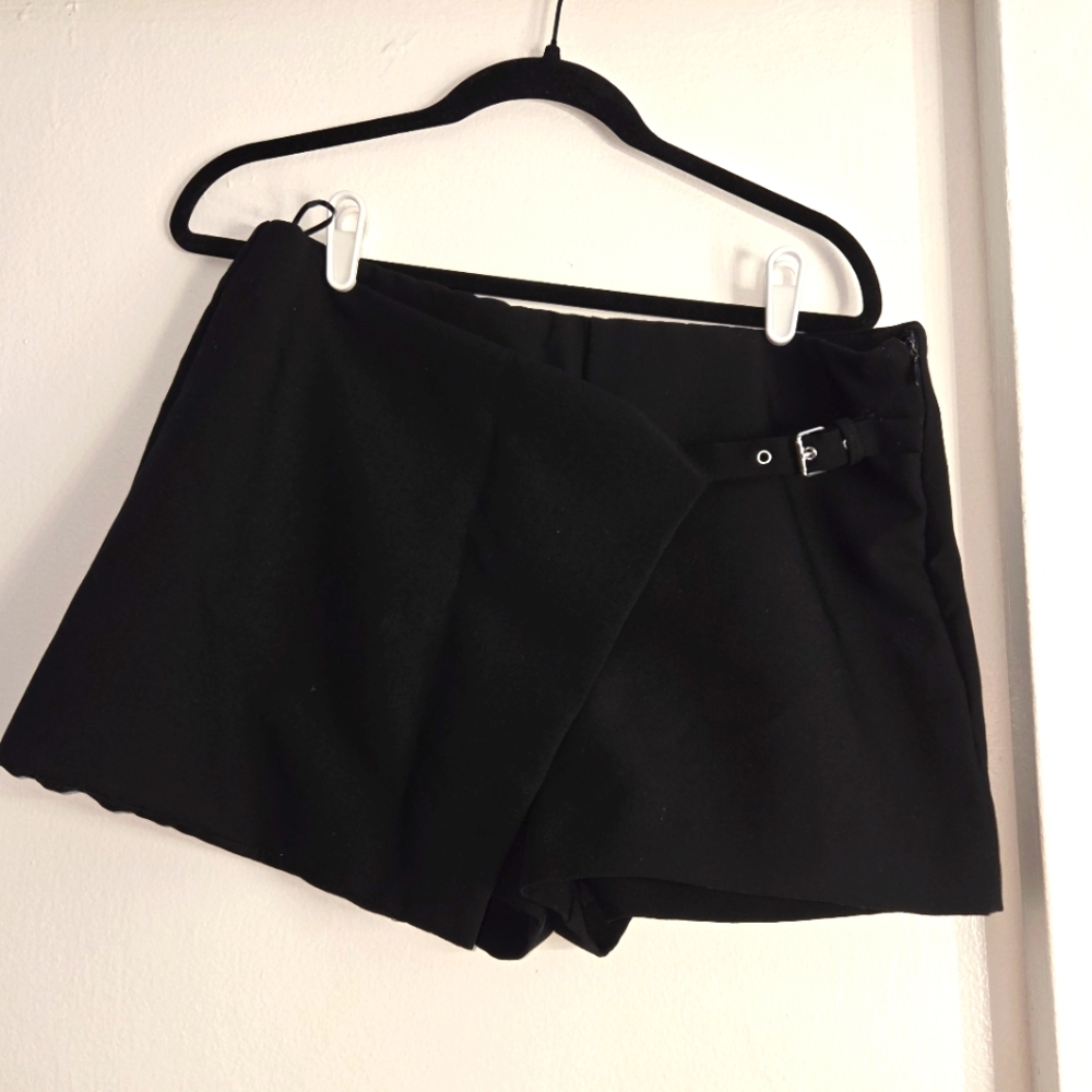 Zara Black Women's Shorts Skirt